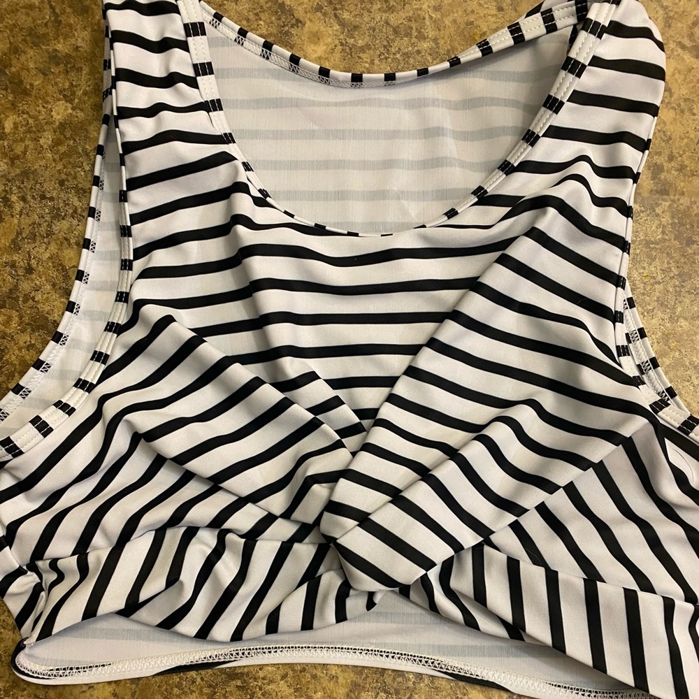 SHEIN Cropped striped black, white crop top/swim